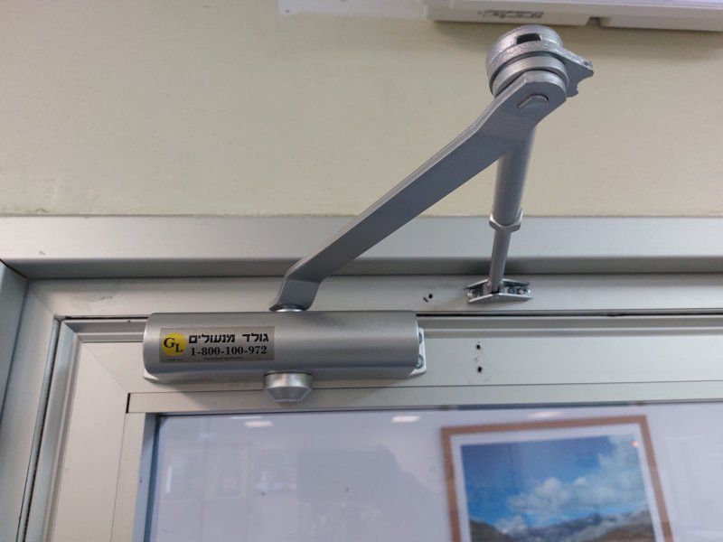 Installing-a-hydraulic-door-return-5.jpg
